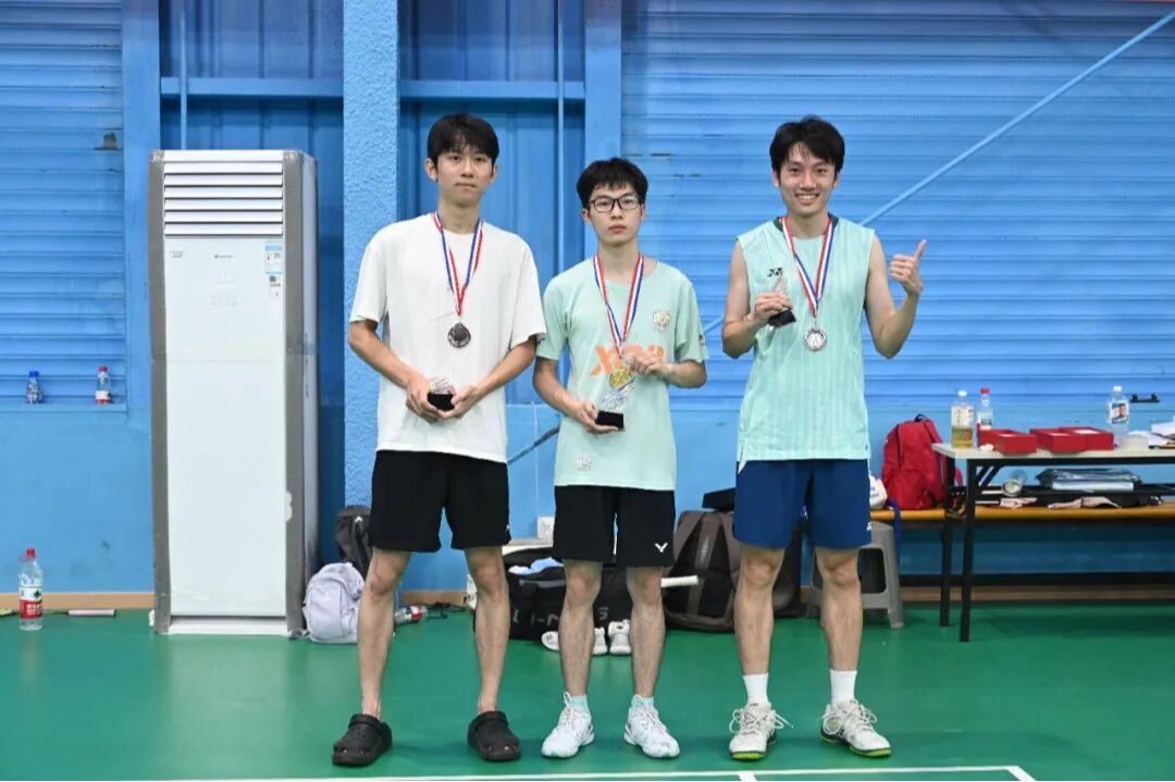 包揽冠亚季军！法学学部学子在2026级“新生杯”羽毛球赛中斩获佳绩