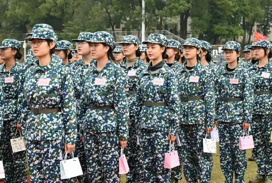 法学学部开展军训慰问活动
